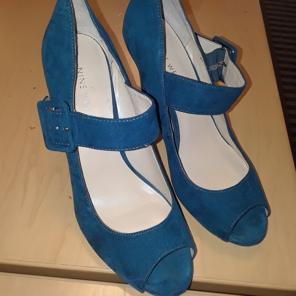 Shoes - Picture 2 of 2